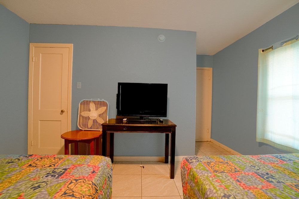 Texana Inn Edna By OYO Room, Multiple Beds, Smoking 10