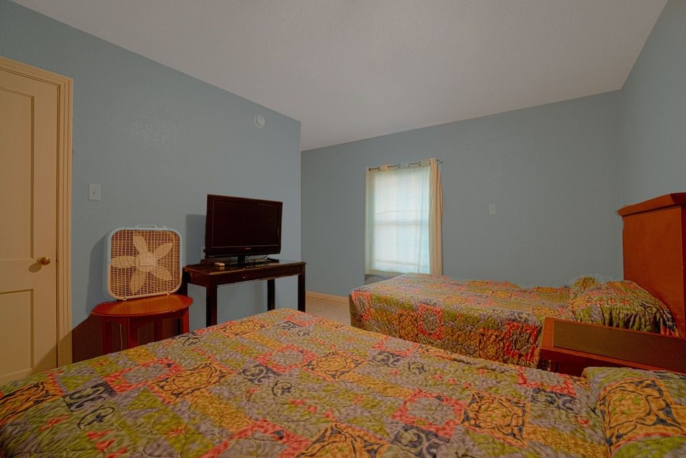 Texana Inn Edna By OYO Room, Multiple Beds, Smoking 2