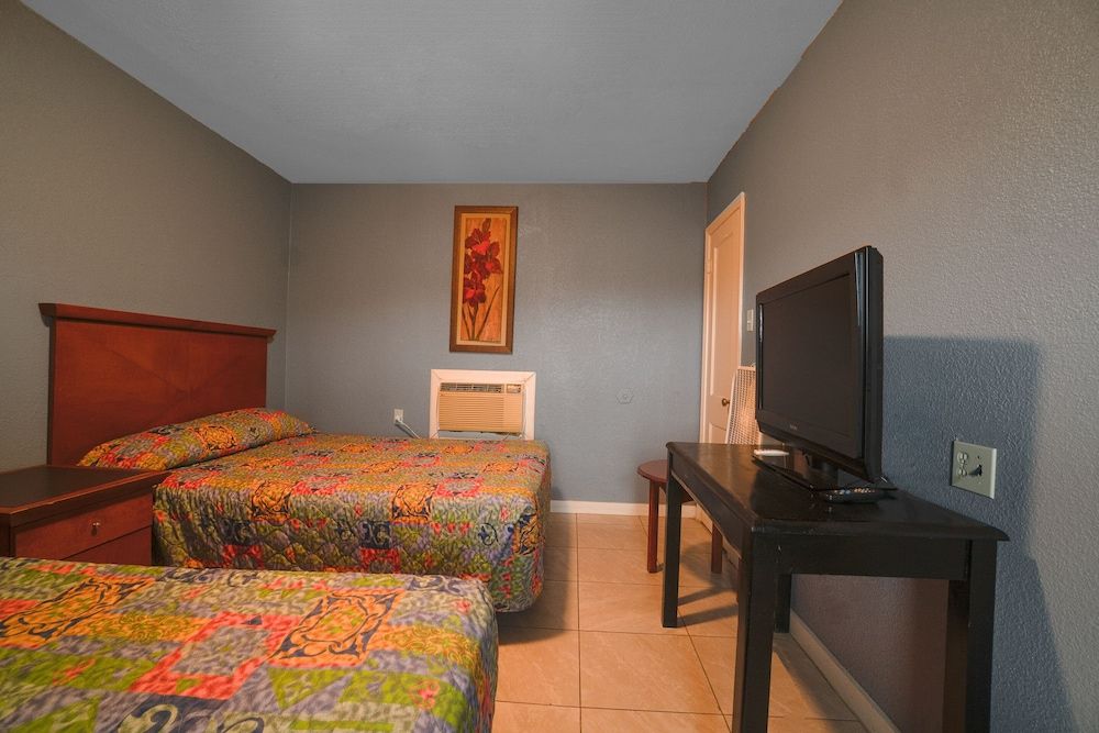 Texana Inn Edna By OYO Room, Multiple Beds, Smoking 5