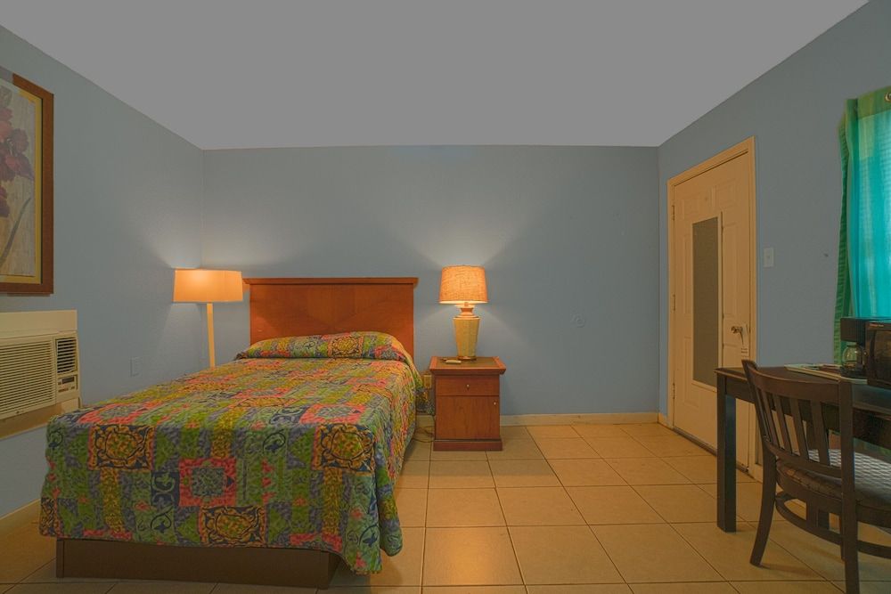 Texana Inn Edna By OYO Room, Multiple Beds, Smoking 6