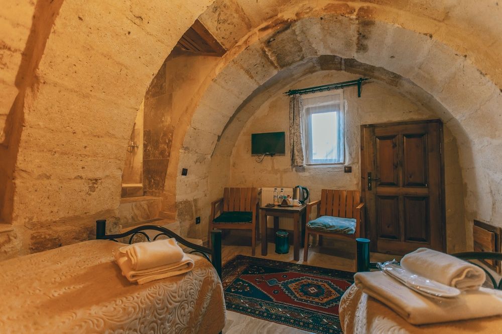 Zula Cave House Classic Twin Room 6