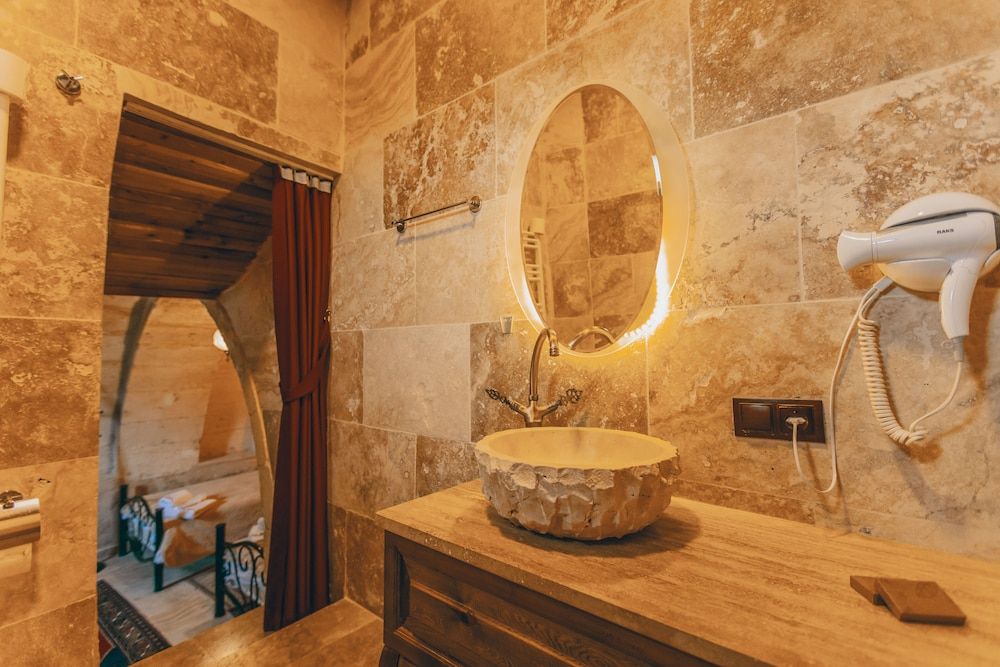 Zula Cave House Classic Twin Room 7