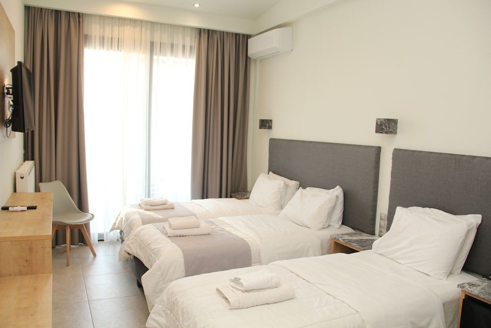 Alexiou Hotel Standard Triple Room 2