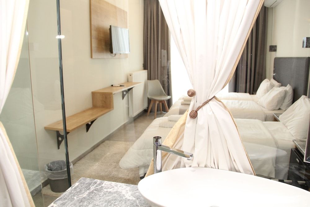 Alexiou Hotel Standard Triple Room 6