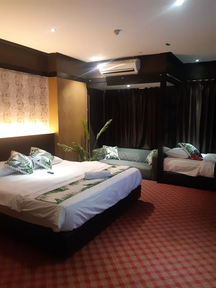 undefined Grandeur Hotel and Spa 3