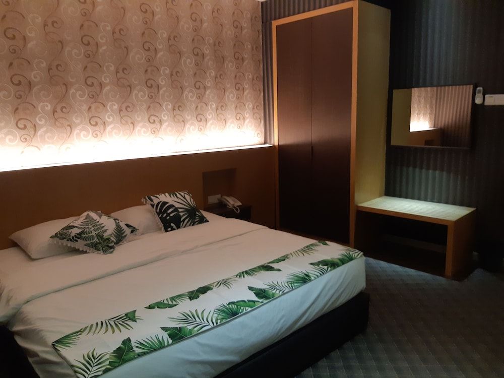 undefined Grandeur Hotel and Spa 4