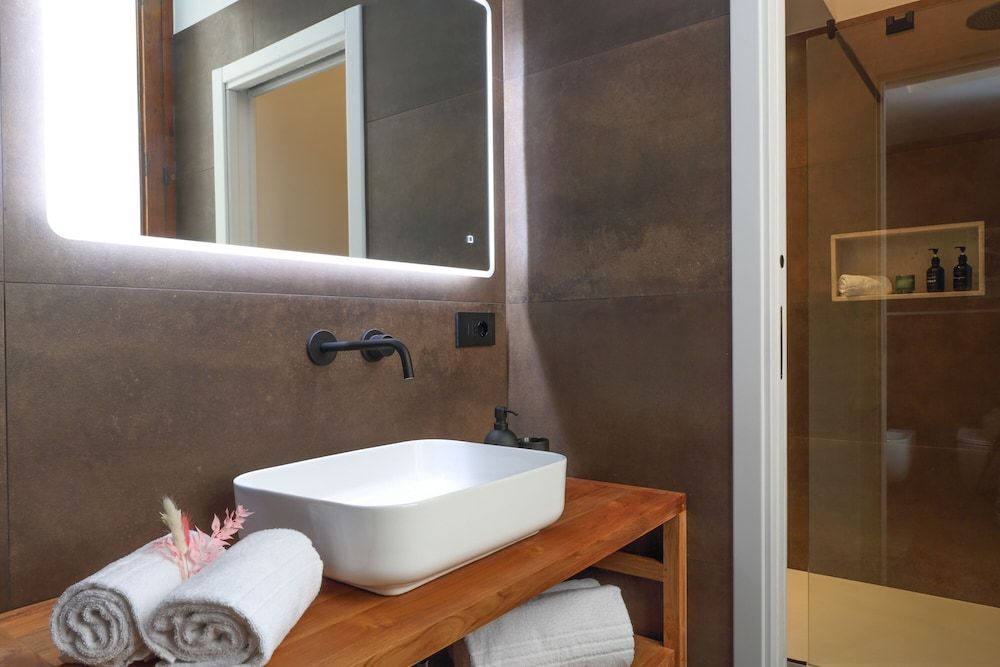 Bohémien Boutique Guesthouse Exclusive Room, 1 Queen Bed, Balcony, City View 11