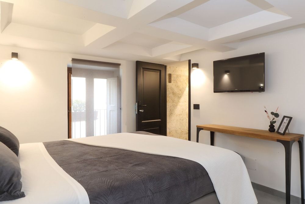 Bohémien Boutique Guesthouse Signature Room (Low ceiling 1.85m/6ft 7in) 3