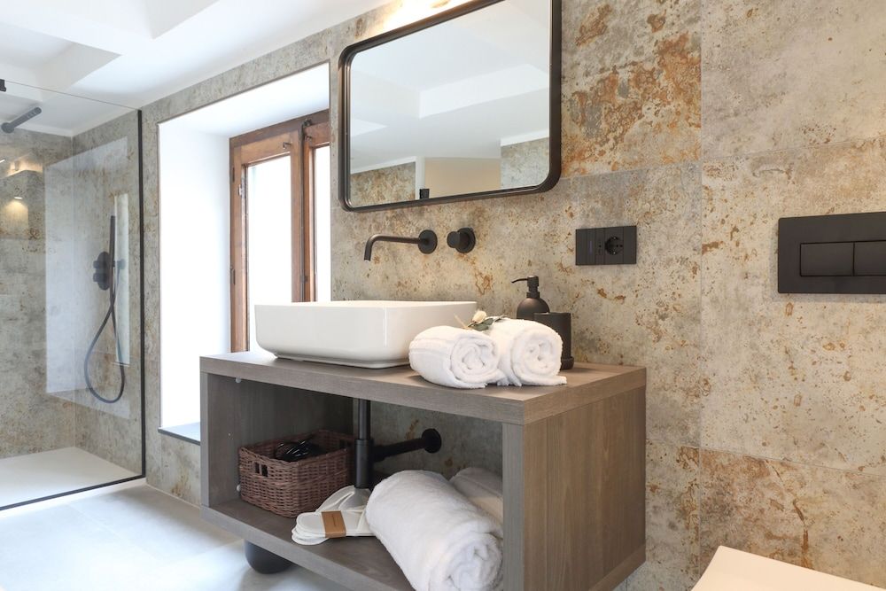 Bohémien Boutique Guesthouse Signature Room (Low ceiling 1.85m/6ft 7in) 11