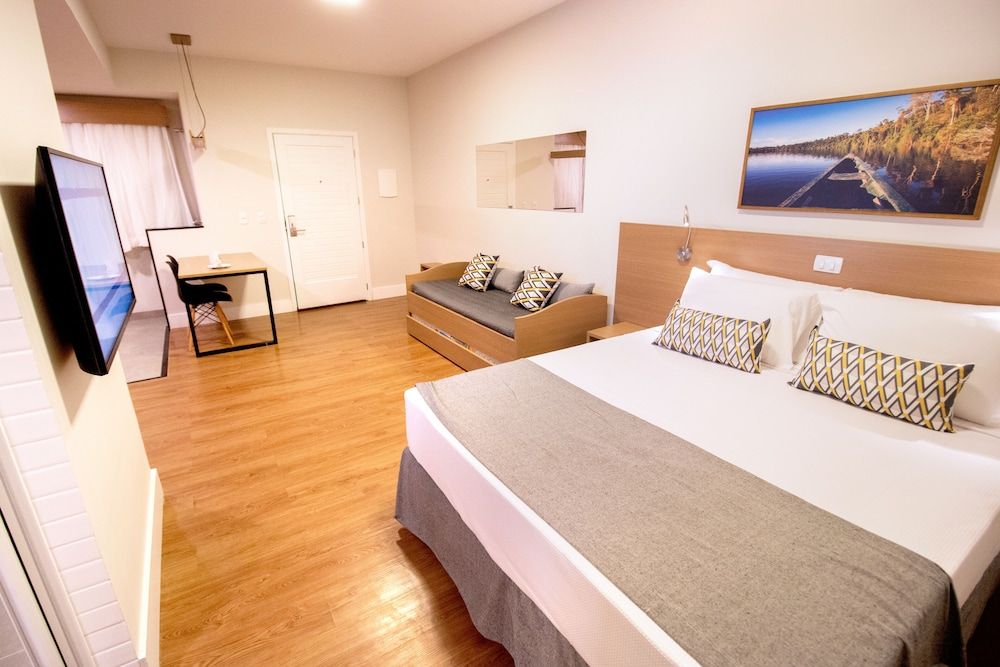 Deluxe Room, 1 Queen Bed, Accessible, Garden View