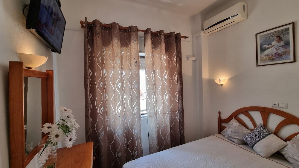 Santa Isabel Economy Triple Room, Private Bathroom 9