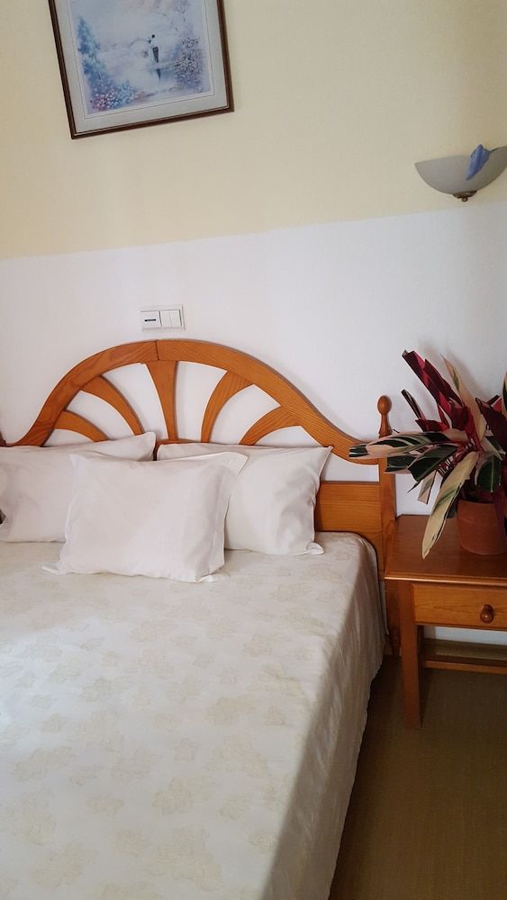 Santa Isabel Standard Double or Twin Room, 1 Double or 2 Twin Beds, Private Bathroom 4