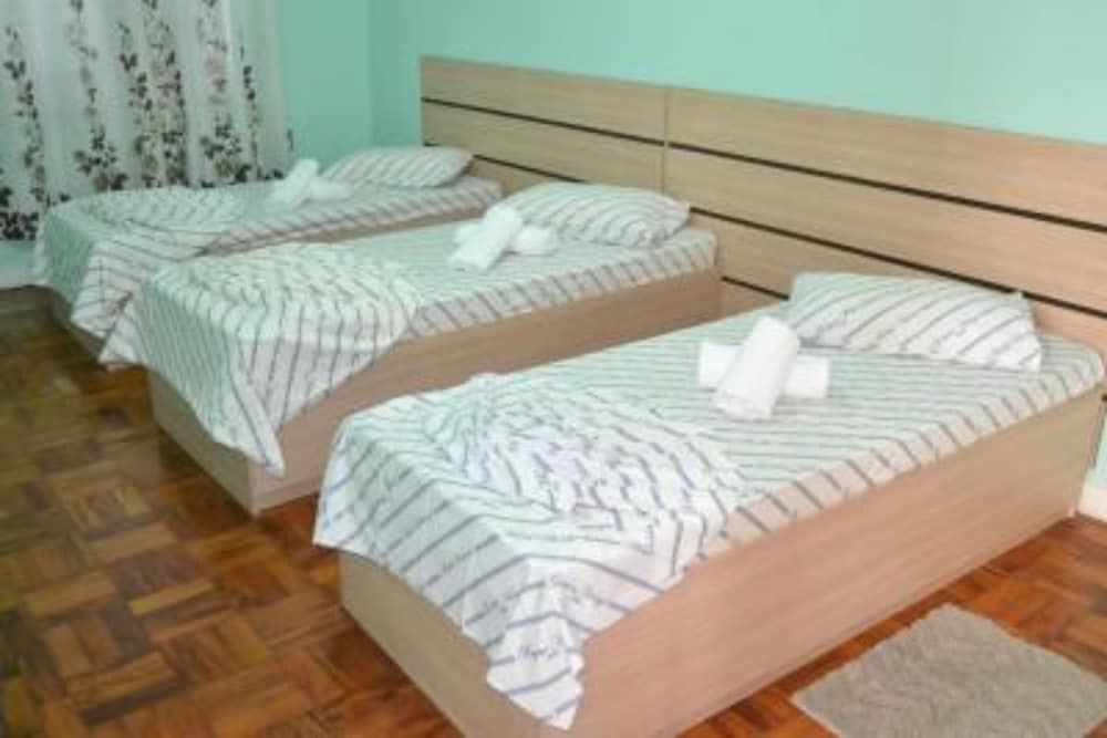 Hotel Vitória Triple Room, Shared Bathroom