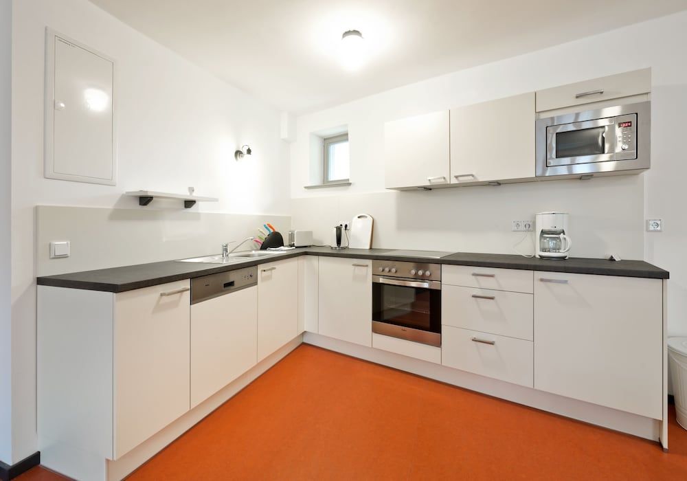 Restaurant REMISE Condo 4