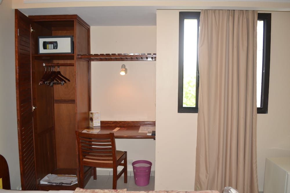 Planet Hotel Standard Room 9