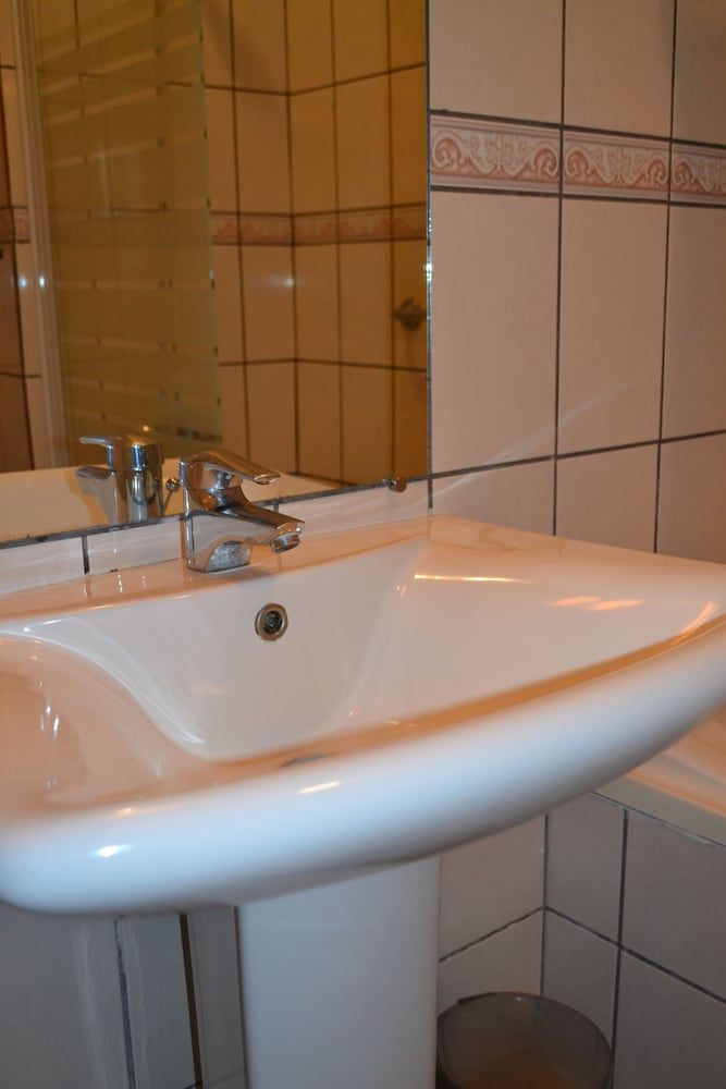 Planet Hotel Deluxe Twin Room 4