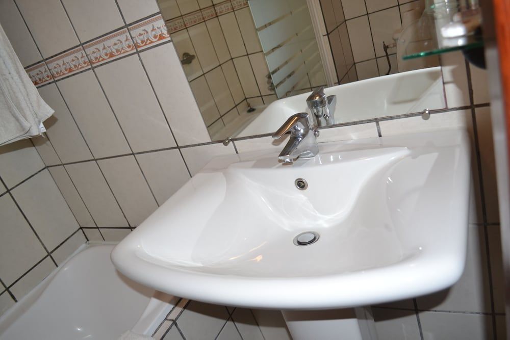 Planet Hotel Standard Room 8