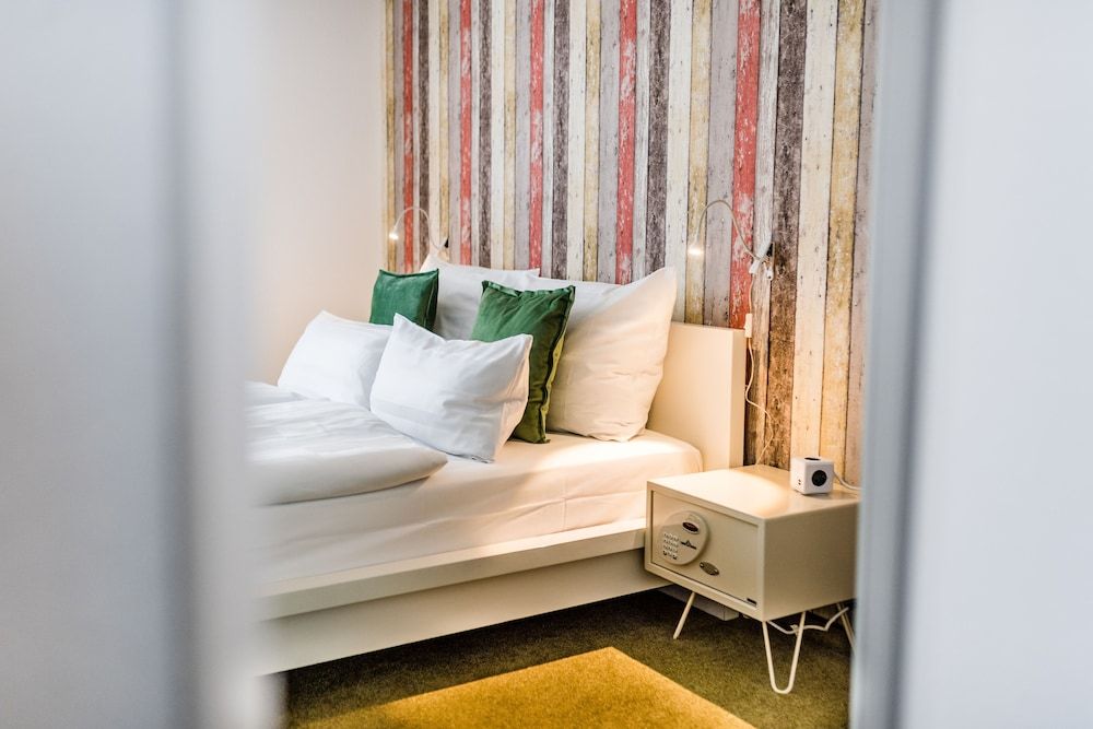 Haus am Park - Ihr Gästehaus in Velbert Classic Double Room, Private Bathroom, Park View 5