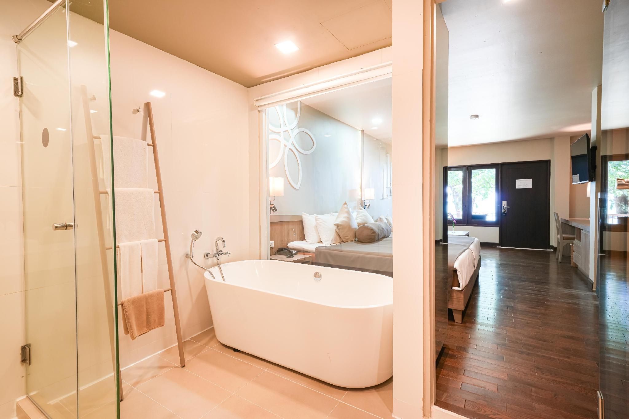 Deluxe Beachfront Bungalow