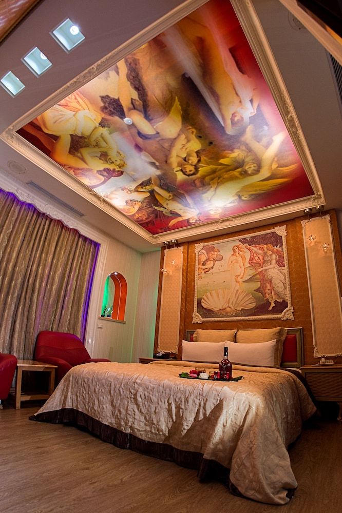 Lai Yin Motel Deluxe Double Room 2