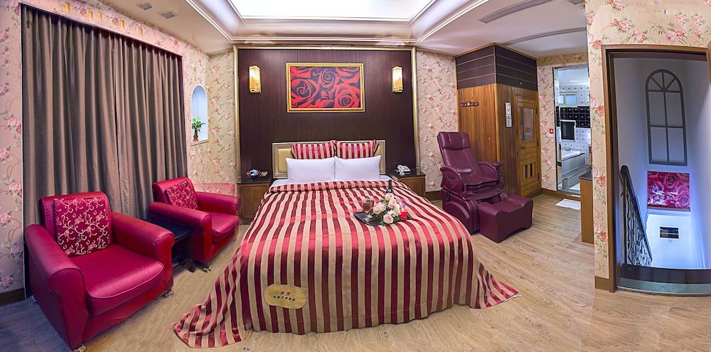 Lai Yin Motel Deluxe Double Room 3