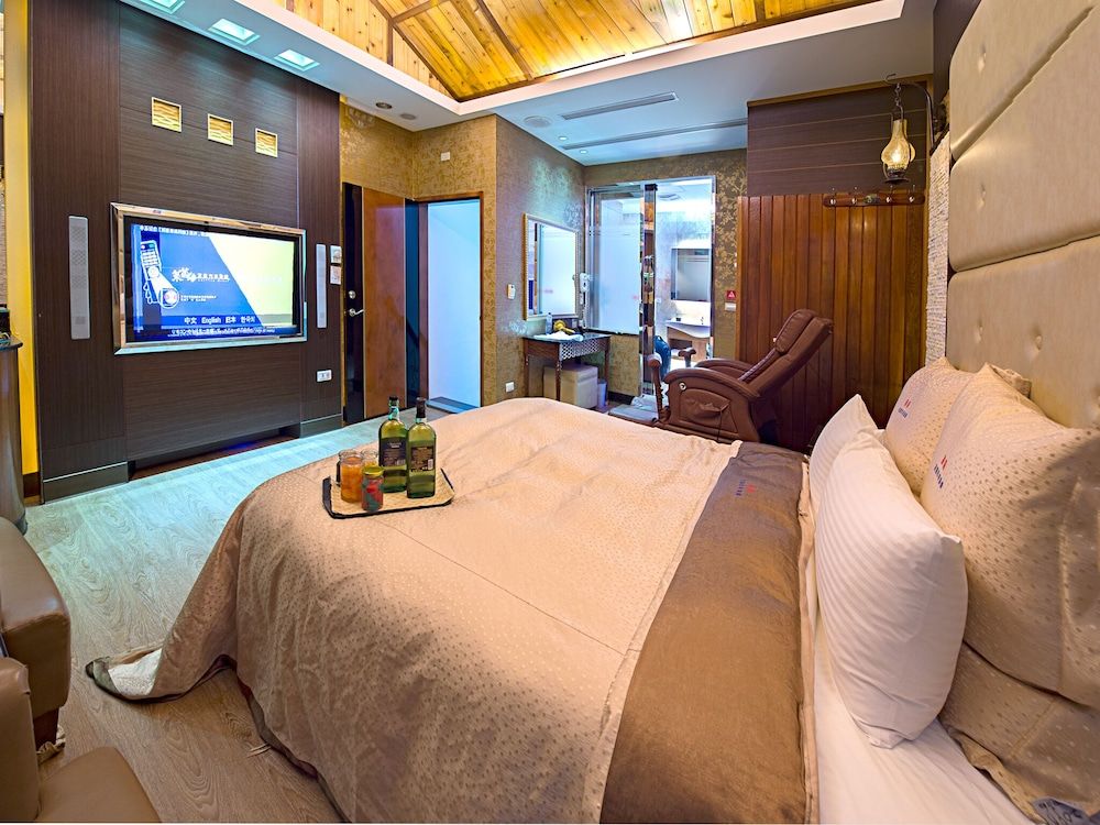 Lai Yin Motel Deluxe Double Room 5