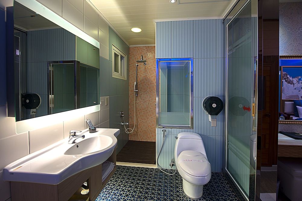 Lai Yin Motel Deluxe Double Room 10