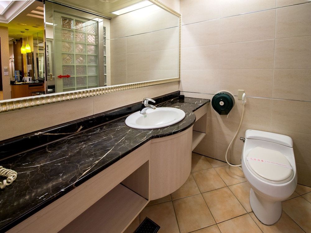 Lai Yin Motel Elite Quadruple Room 11