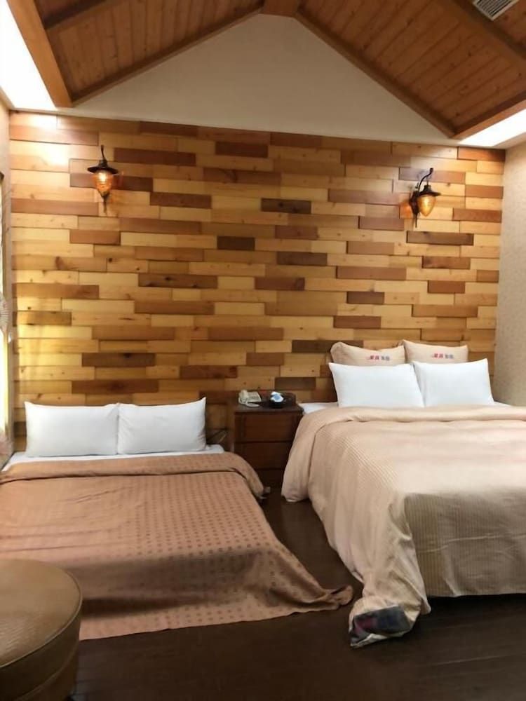 Lai Yin Motel Elite Quadruple Room 7