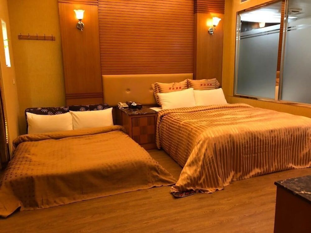 Lai Yin Motel Elite Quadruple Room 3