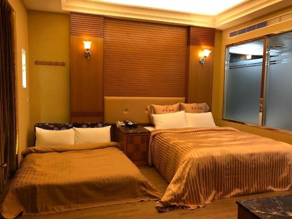 Lai Yin Motel Elite Quadruple Room 8