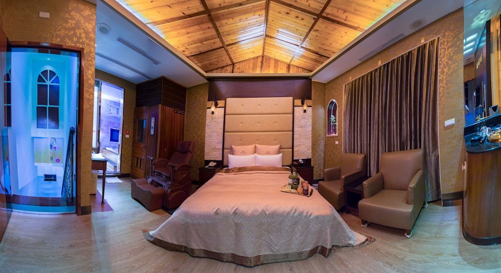 Lai Yin Motel Deluxe Double Room 6