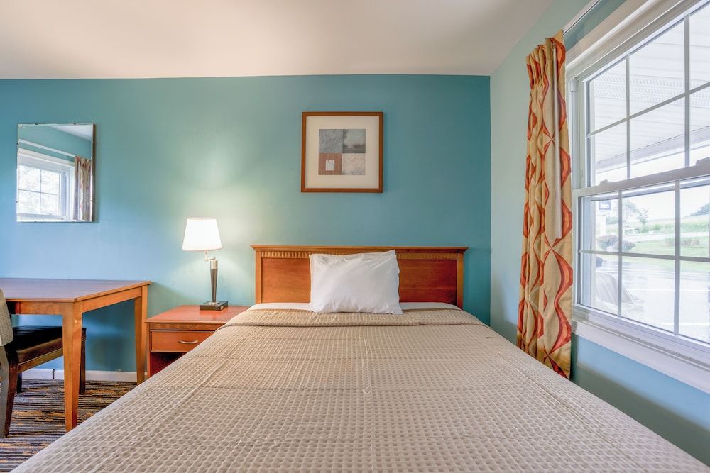 Relax Inn By OYO Natural Bridge I-81 Room, 1 Queen Bed, Non Smoking 4