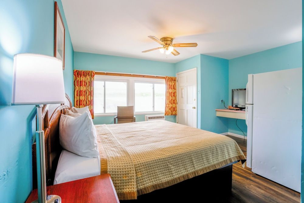 Relax Inn By OYO Natural Bridge I-81 Room, 1 King Bed, Non Smoking 2