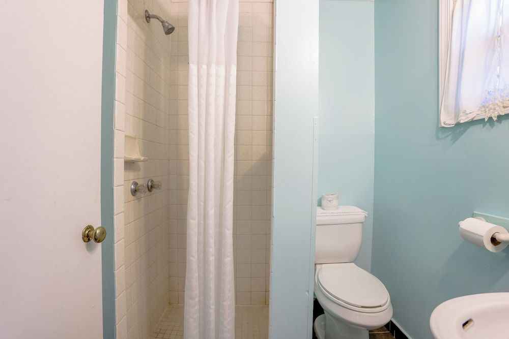 Relax Inn By OYO Natural Bridge I-81 Room, 1 Queen Bed, Non Smoking 6