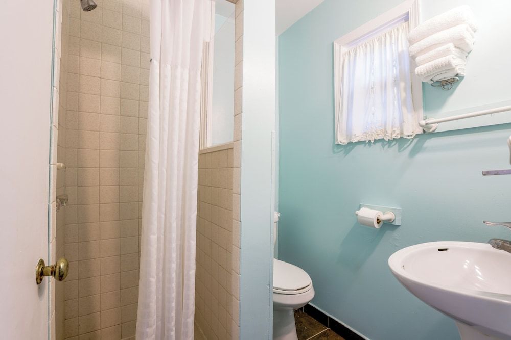 Relax Inn By OYO Natural Bridge I-81 Room, 1 Queen Bed, Non Smoking 7