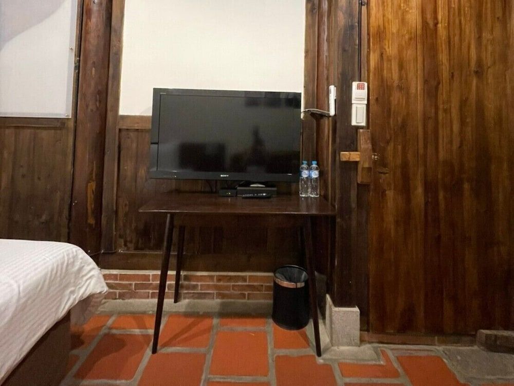 Guning Xiexinyuan Historical Inn Tan 7