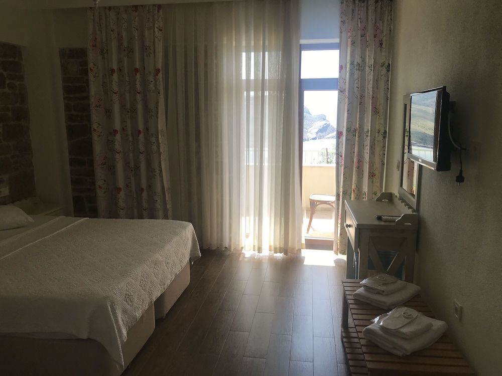 Yakamoz Otel Deluxe Triple Room, Lanai, Sea View 3