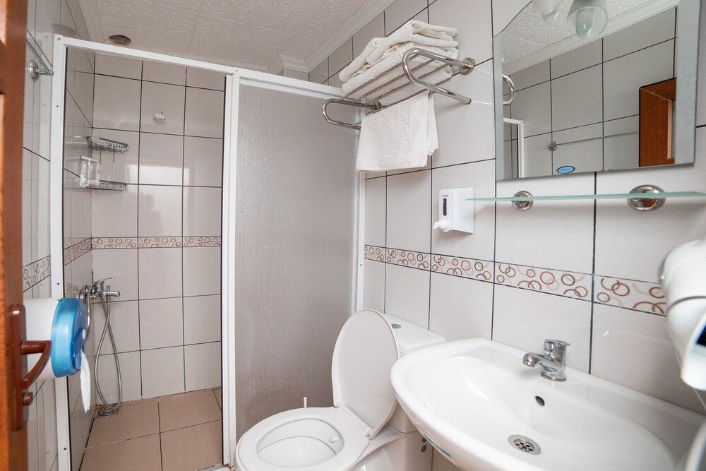 Yakamoz Otel Standard Double Room, Lanai, City View 9