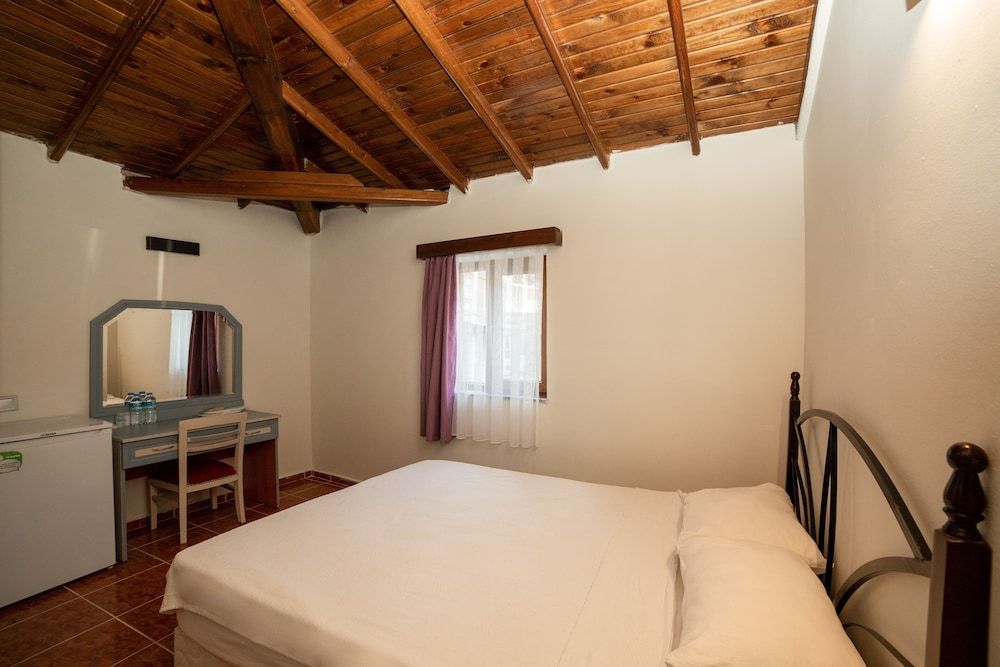 Yakamoz Otel Family Room, Lanai, City View 3