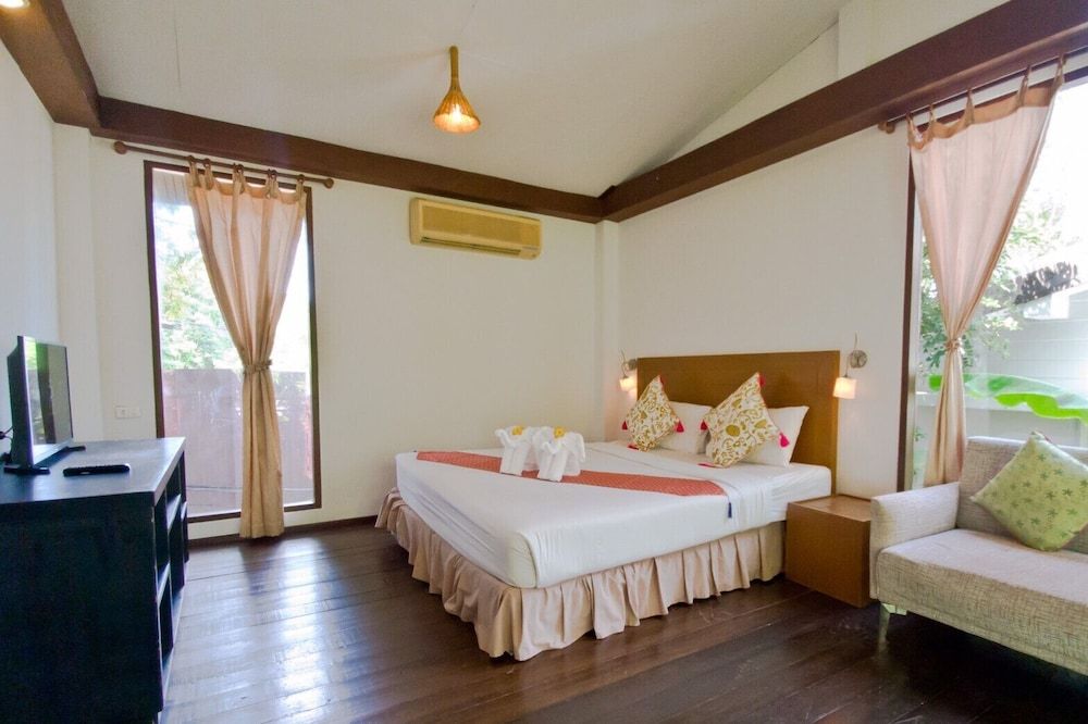 Home Stay Co Ltd Deluxe Bungalow 9