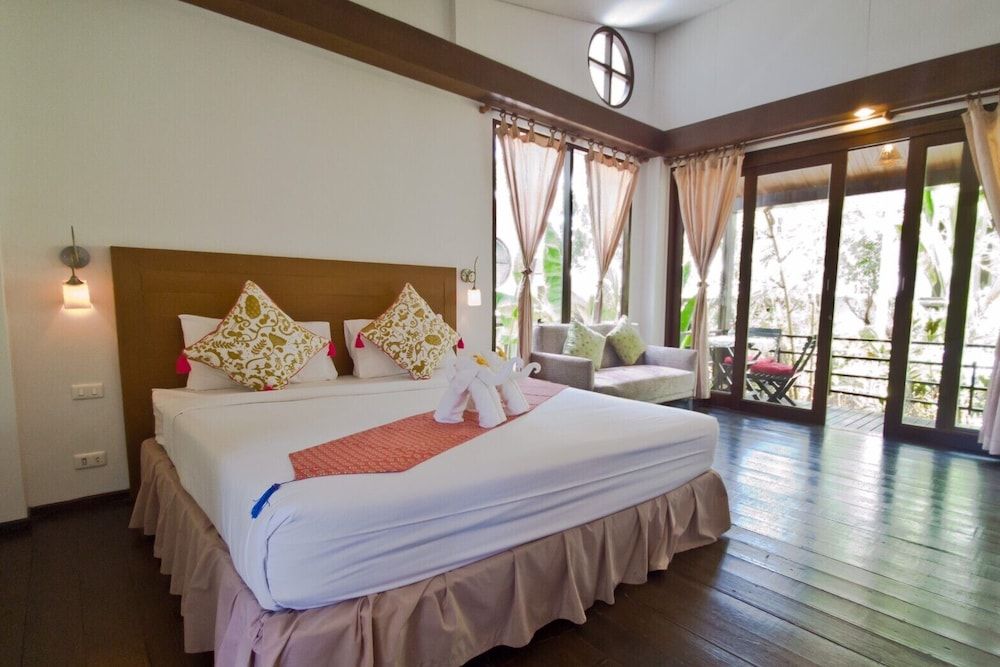 Home Stay Co Ltd Deluxe Bungalow 5