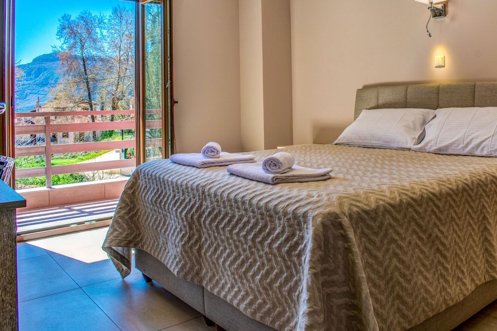 Elia Deluxe Accommodation Deluxe Room 2