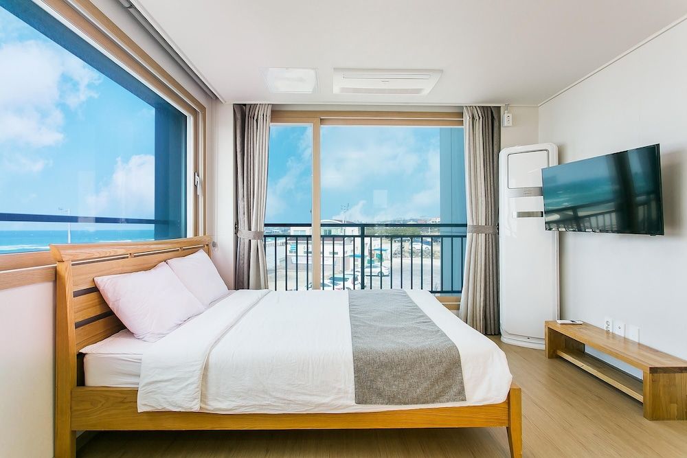 undefined Jeju Kwakjigillgaon Pension