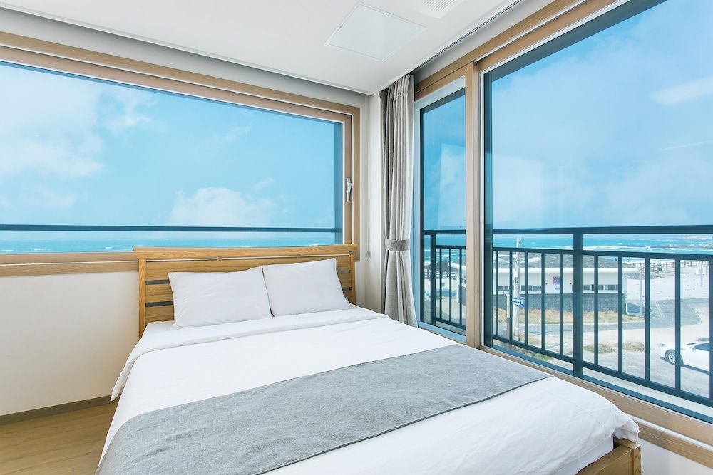 undefined Jeju Kwakjigillgaon Pension 3