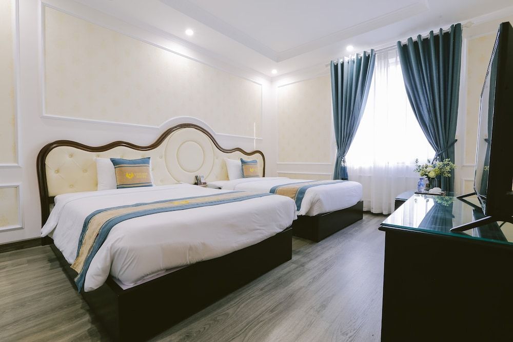 undefined Vincent Halong Hotel