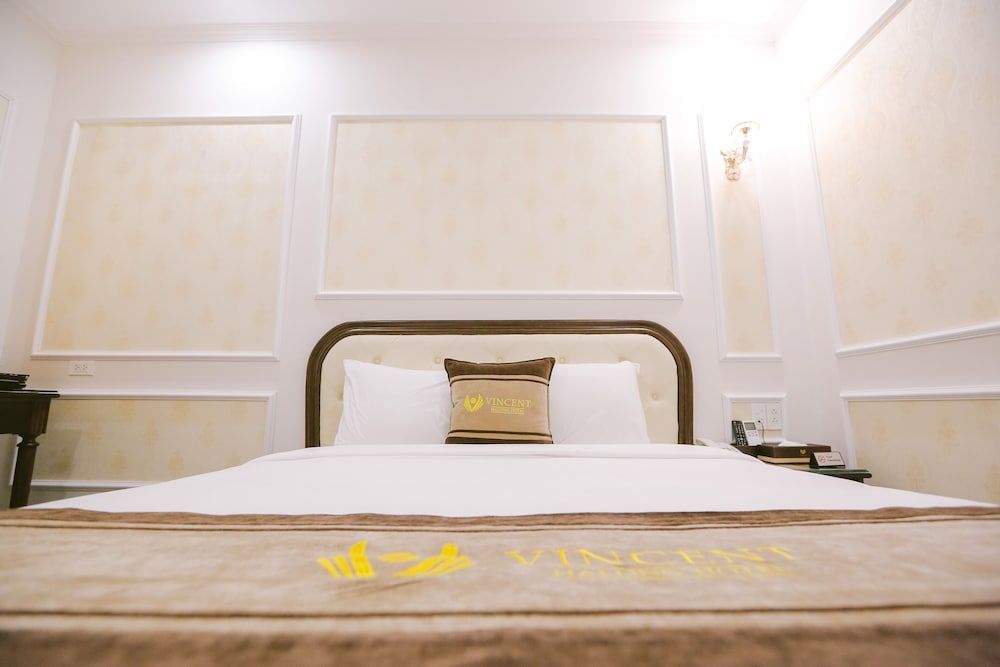 Vincent Halong Hotel Deluxe Room, 1 Queen Bed, Non Smoking, Refrigerator 6