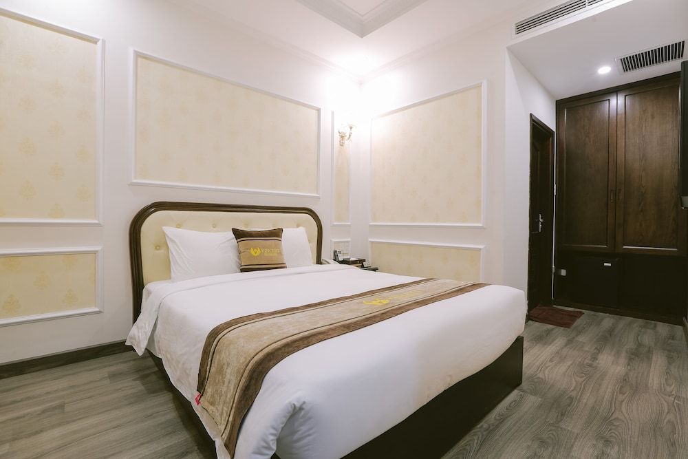 Vincent Halong Hotel Deluxe Room, 1 Queen Bed, Non Smoking, Refrigerator 4
