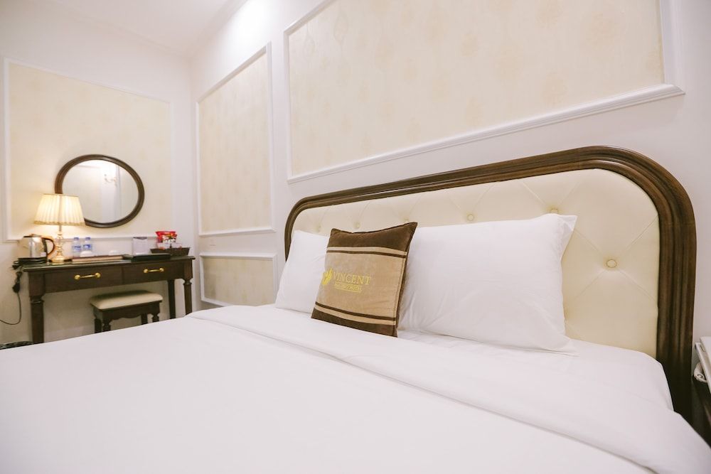 Vincent Halong Hotel Deluxe Room, 1 Queen Bed, Non Smoking, Refrigerator 7