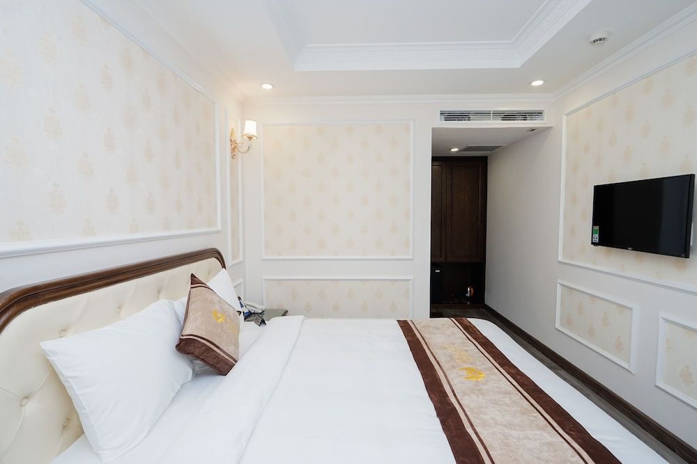Vincent Halong Hotel Deluxe Room, 1 Queen Bed, Non Smoking, Refrigerator 8